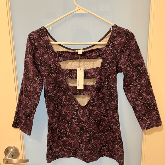 NWT Floral Top with Back Details - Picture 2 of 2